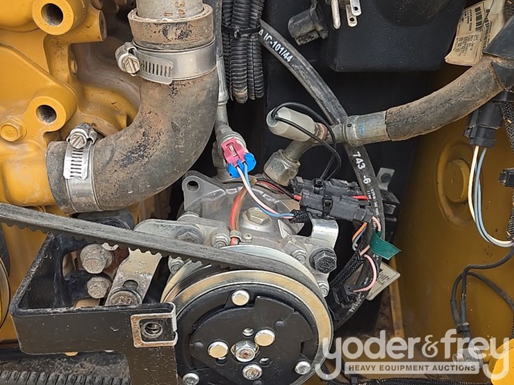 2020-caterpillar-289d3-image-40