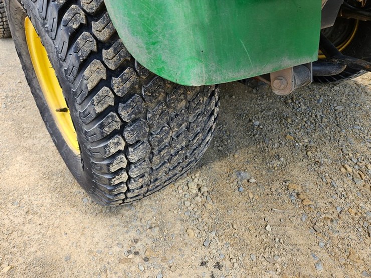 2020-john-deere-gator-image-16