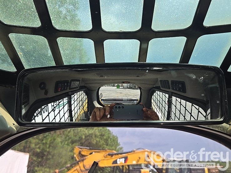 2022-caterpillar-279d3-image-35