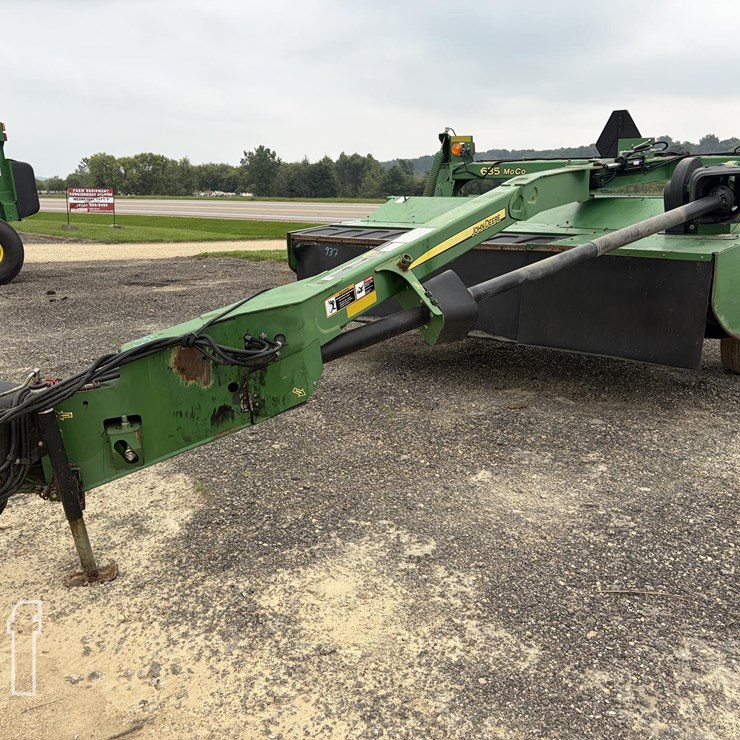2009 JOHN DEERE 635