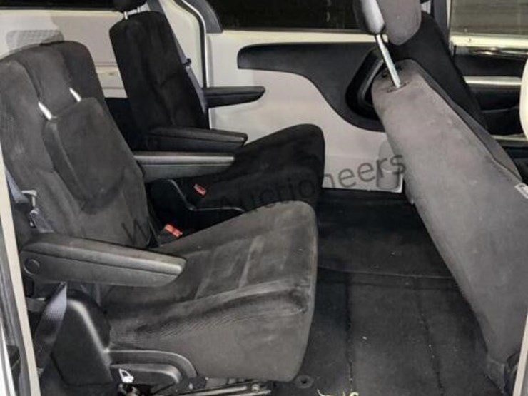 2014-dodge-grand-caravan-image-9