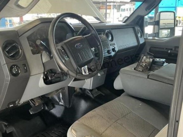 2015-ford-f550-image-29