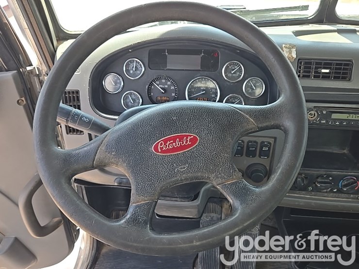 2012-peterbilt-348-image-80