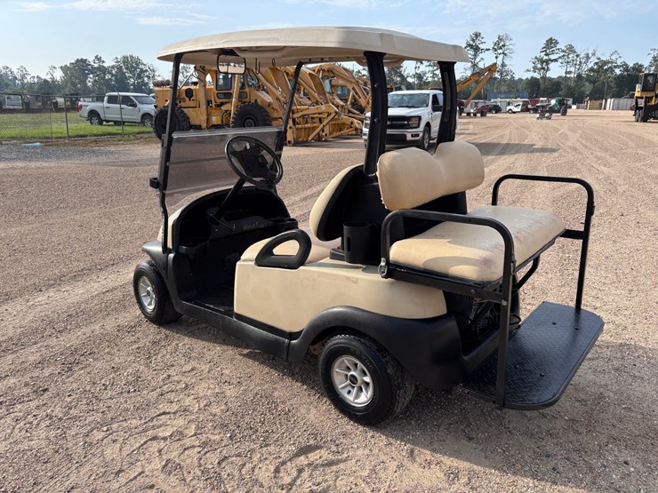 #90-•-club-car-image-4