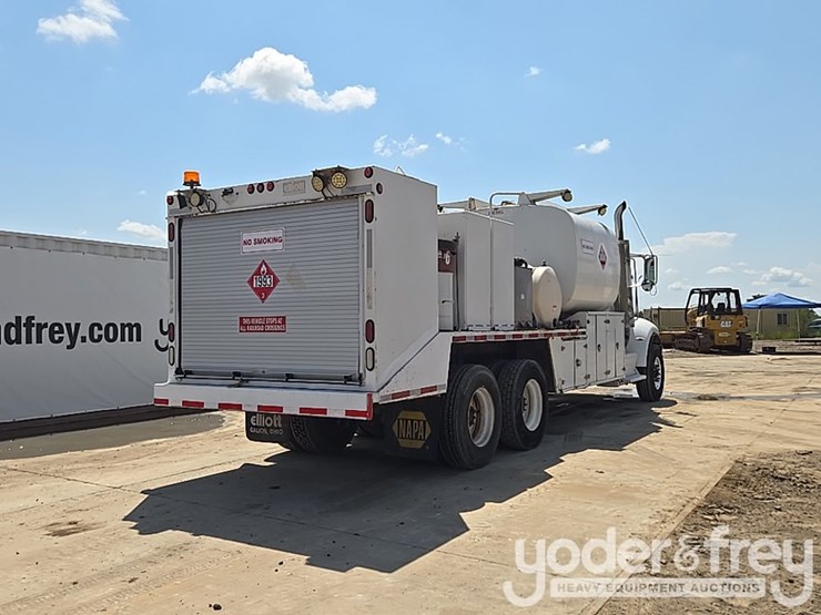 2012-peterbilt-348-image-5