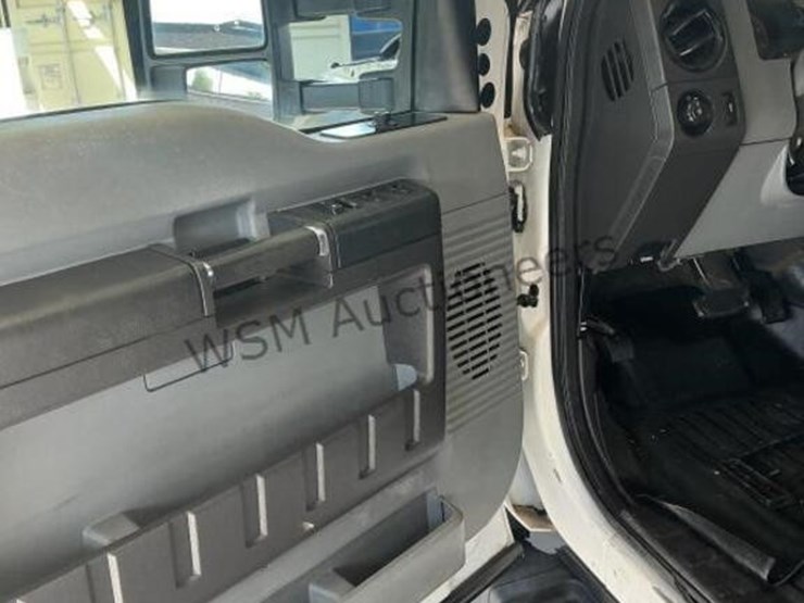2015-ford-f550-image-30