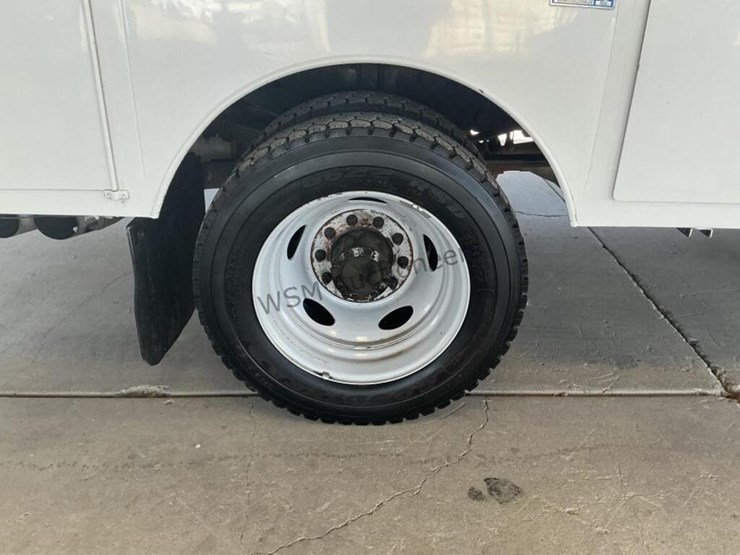 2013-ford-f550-image-8