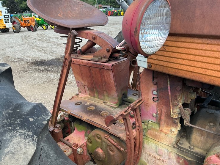 1958-case-ih-farmall-60-image-17