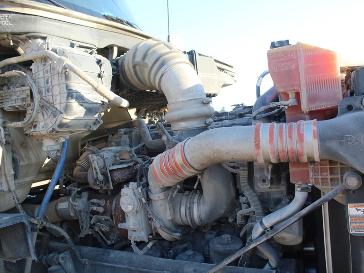 2015-kenworth-t880-image-19