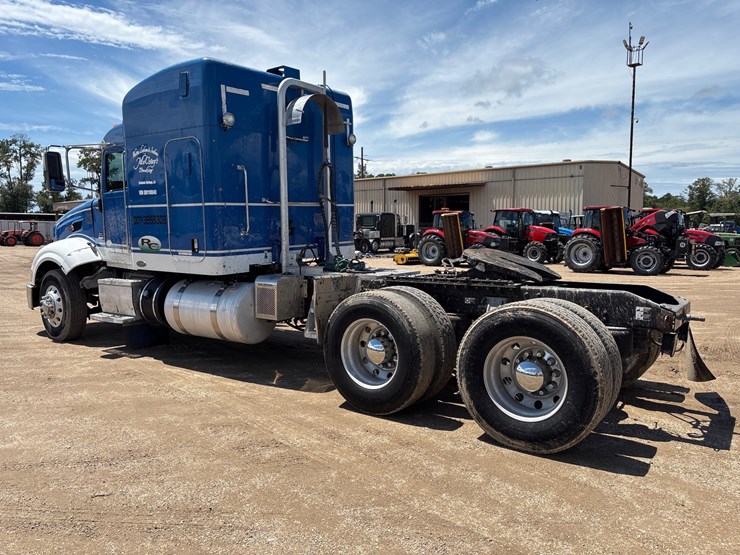 2010-peterbilt-386-image-4