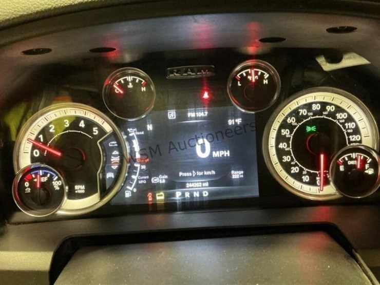 2016-dodge-3500-image-17