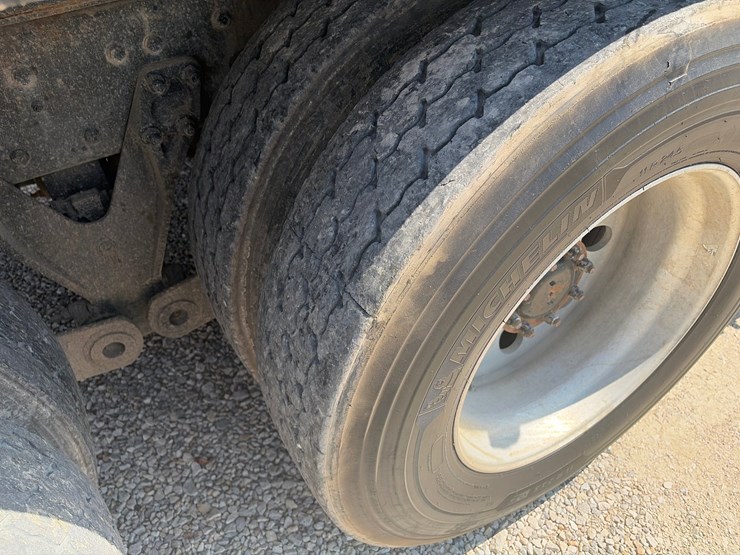 2019-kenworth-t800-image-16