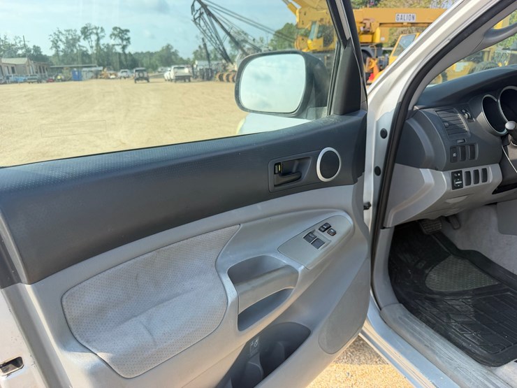 2005-toyota-tacoma-image-9