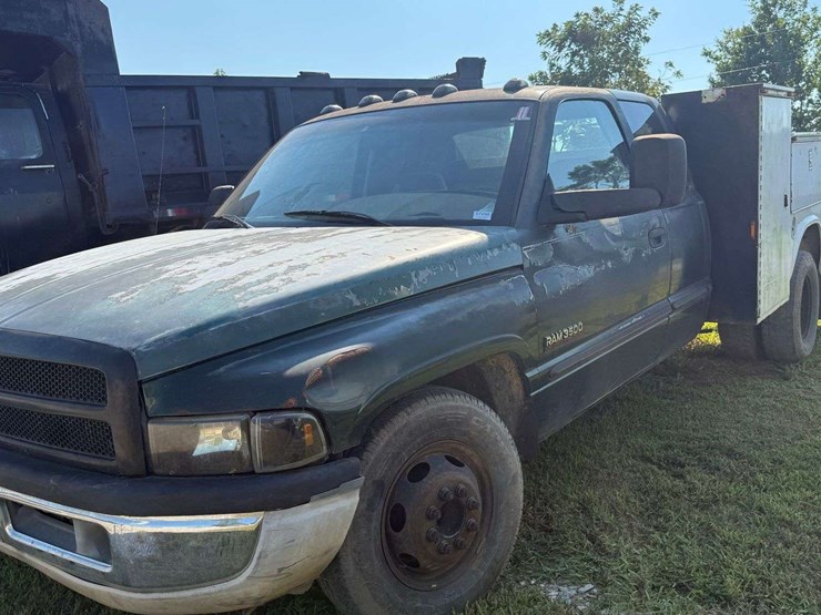 2000-dodge-ram-3500-image-1