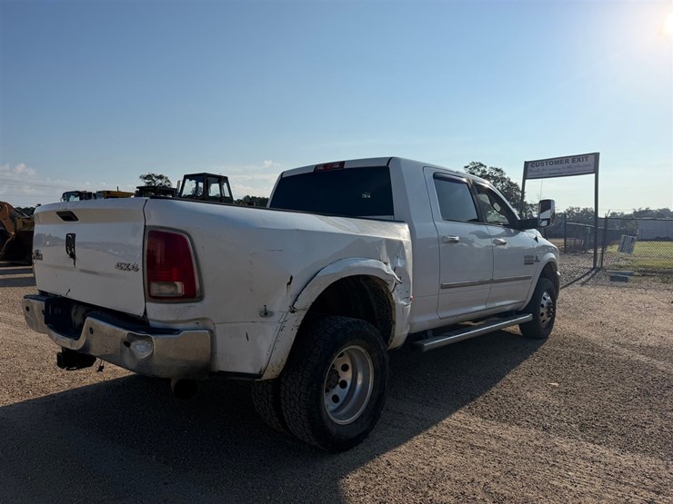 2014-dodge-ram-3500-image-3