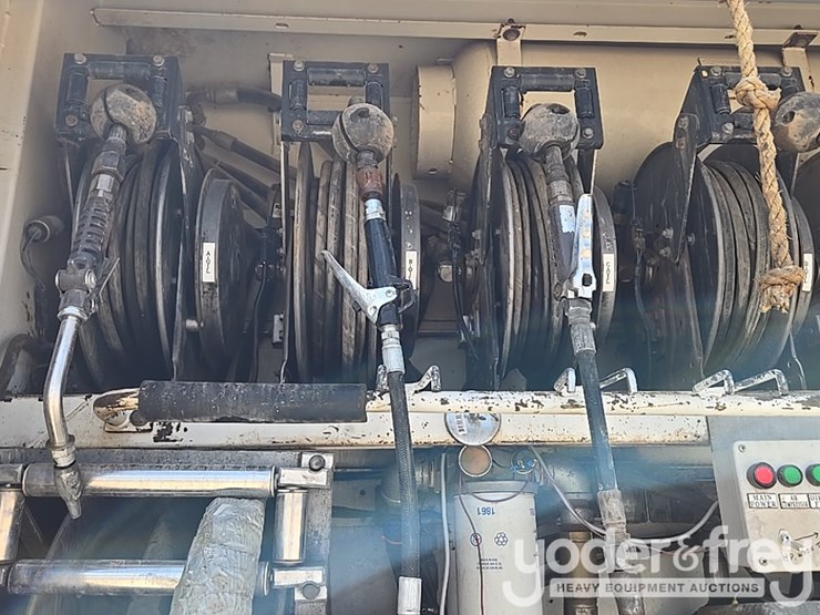 2012-peterbilt-348-image-53