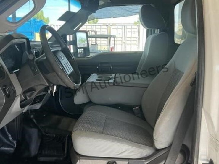 2013-ford-f550-image-22
