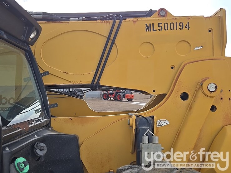 2015-caterpillar-tl1055d-image-27