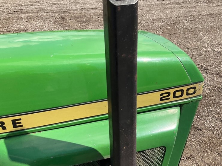 john-deere-200-image-40