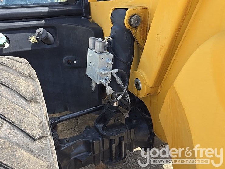 2016-caterpillar-tl943d-image-25