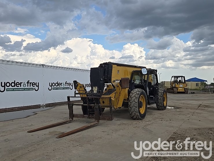 2015-caterpillar-tl1055d-image-1
