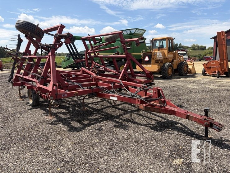case-ih-4800-image-4
