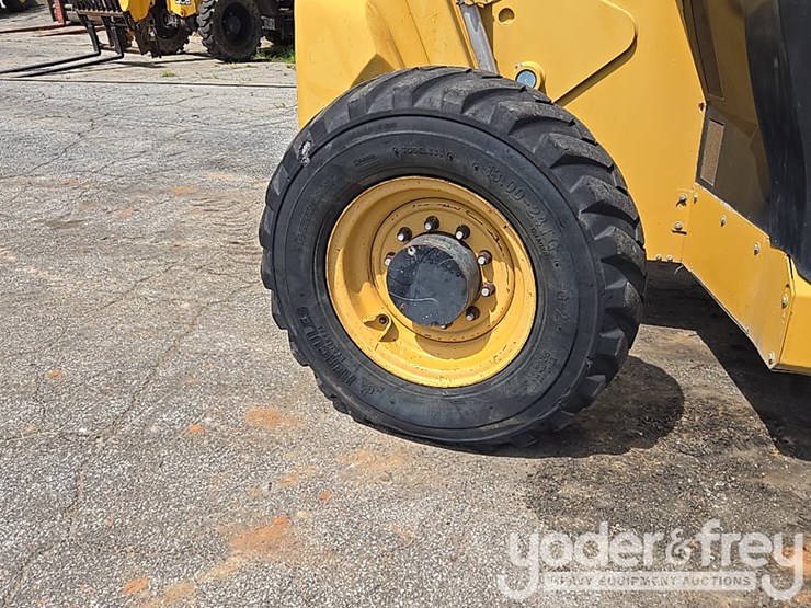 2016-caterpillar-tl943d-image-11