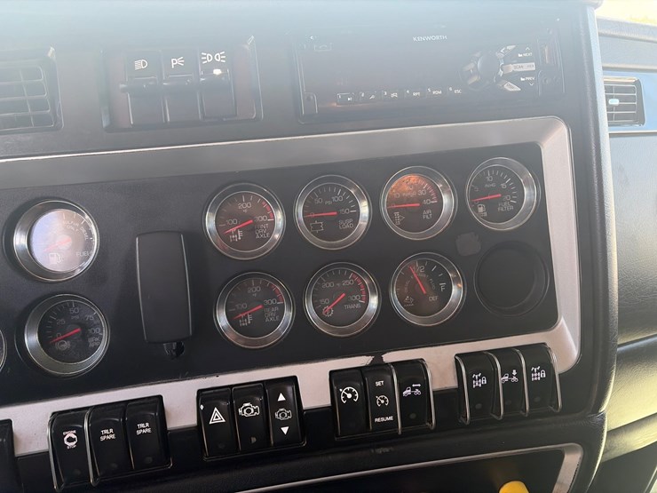 2019-kenworth-t800-image-23