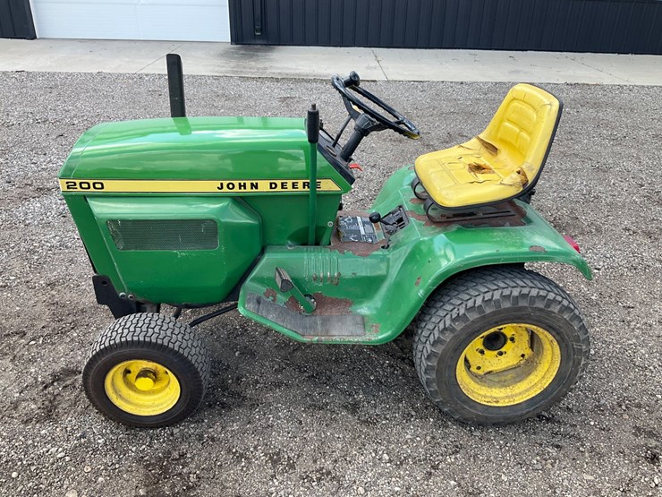 john-deere-200-image-2