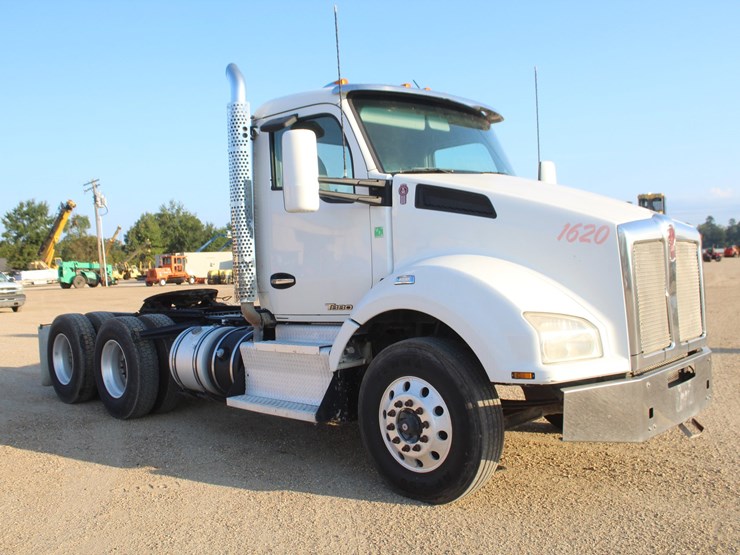2015-kenworth-t880-image-2