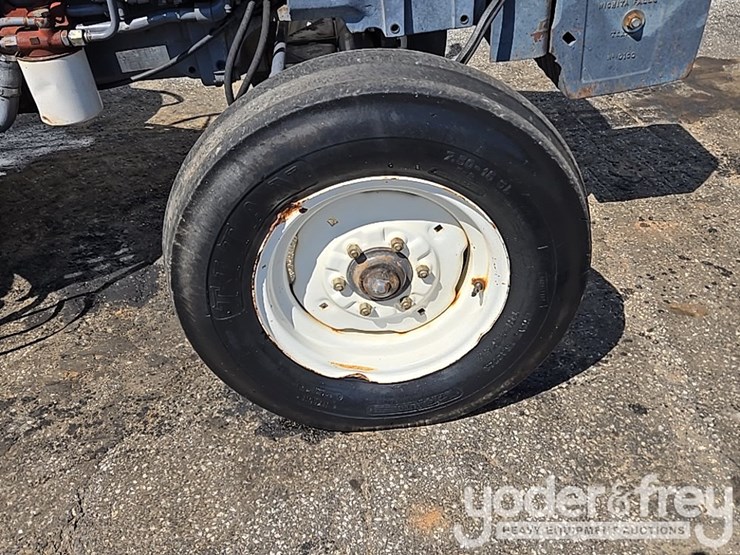 new-holland-tn70-image-12