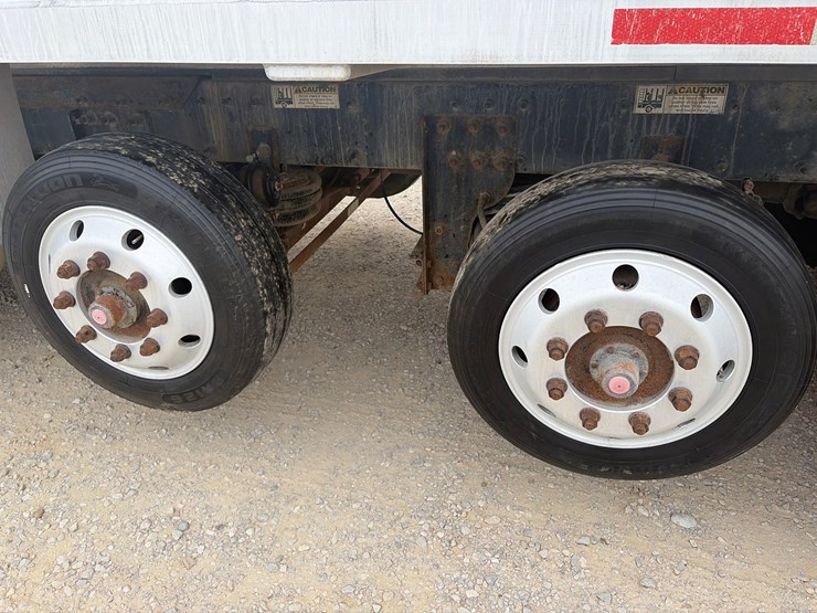 2011-peterbilt-367-image-15