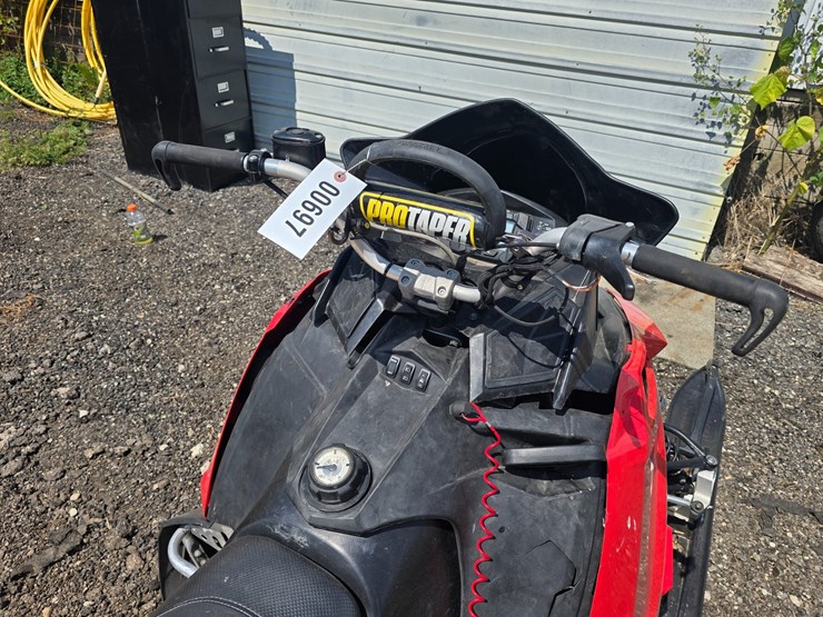 #697-•-polaris-switchback-snow-mobile-image-10