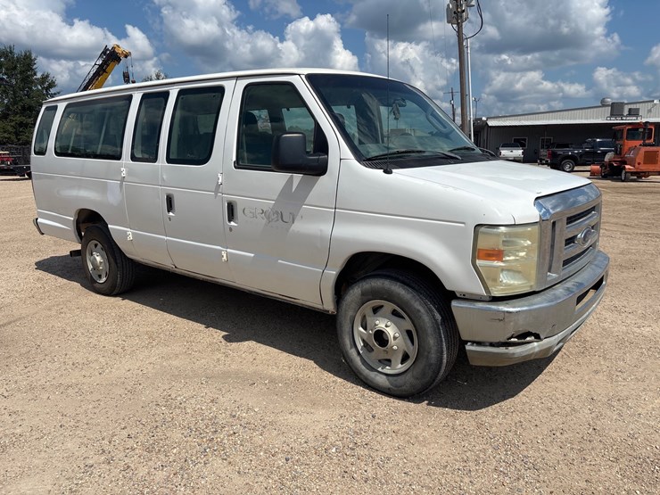 2011-ford-e350-image-2