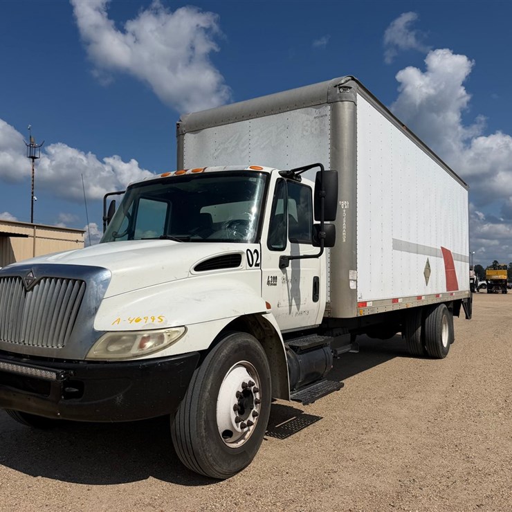 2002 INTERNATIONAL 4300