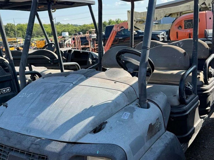 club-car-carryall-1700-image-1