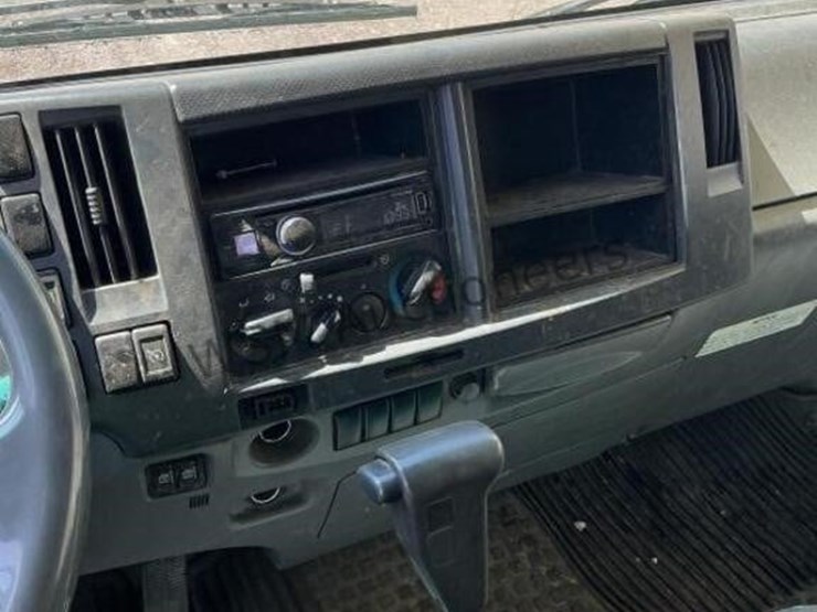 2015-isuzu-npr-image-20