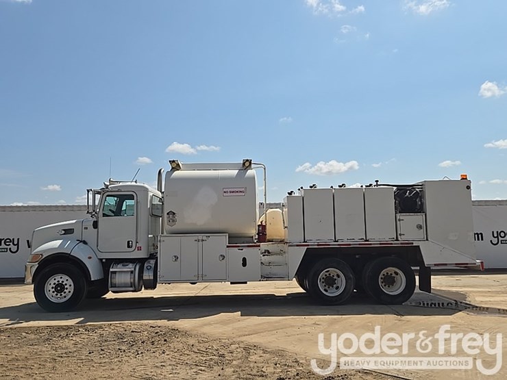 2012-peterbilt-348-image-3