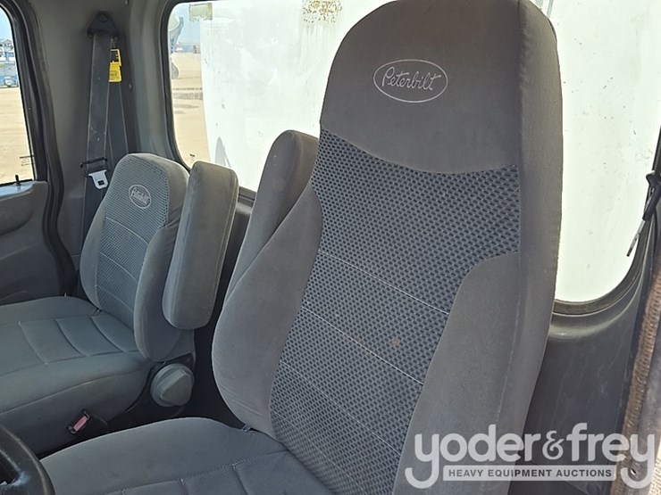 2012-peterbilt-348-image-73