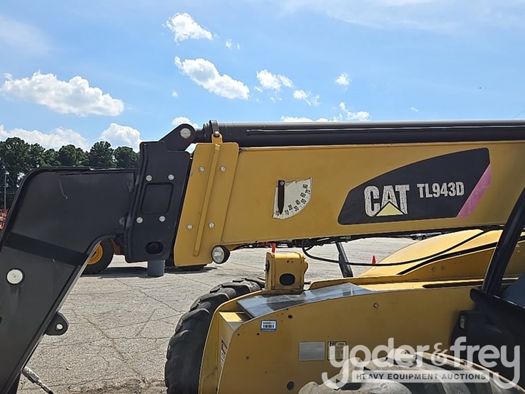 2016-caterpillar-tl943d-image-16