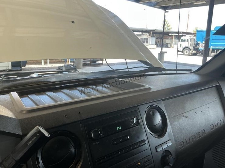 2013-ford-f550-image-19