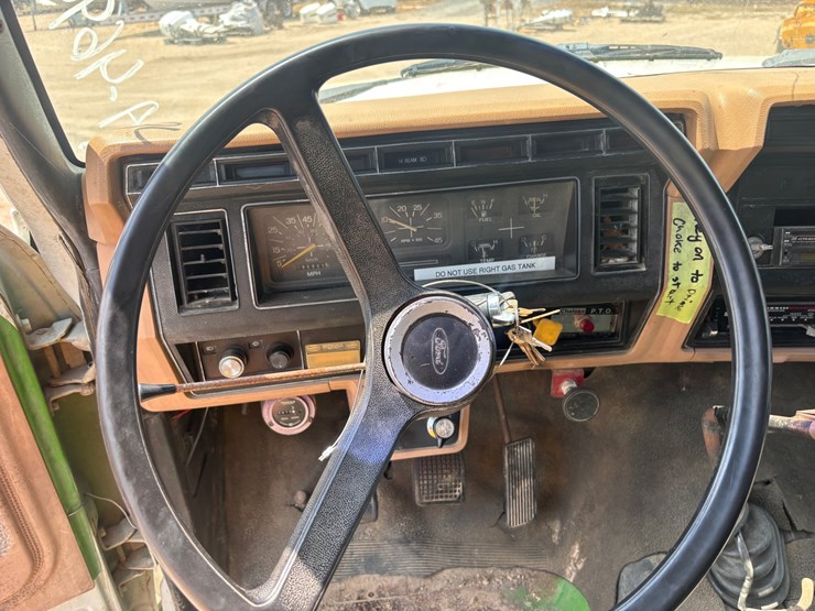 #142-•-1984-ford-image-17