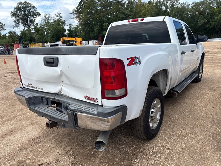 2009-gmc-sierra-2500-image-4