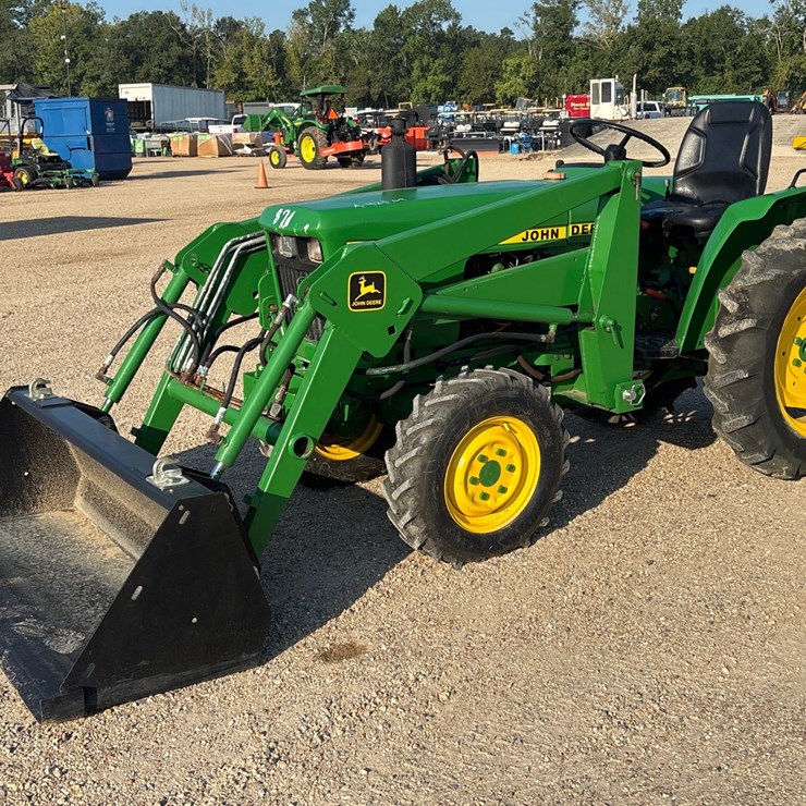 JOHN DEERE 750