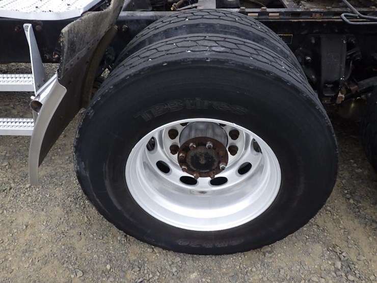 2009-peterbilt-387-image-16