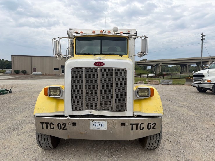 2011-peterbilt-367-image-2