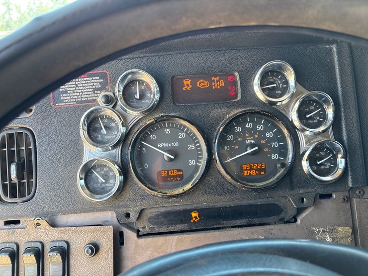 2010-peterbilt-386-image-12
