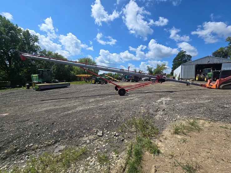 #686-•-2023-hutchinson-wrx-10-61-auger-image-6