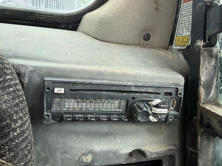2016-caterpillar-259d-image-28