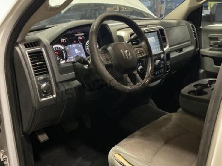2016-dodge-3500-image-22